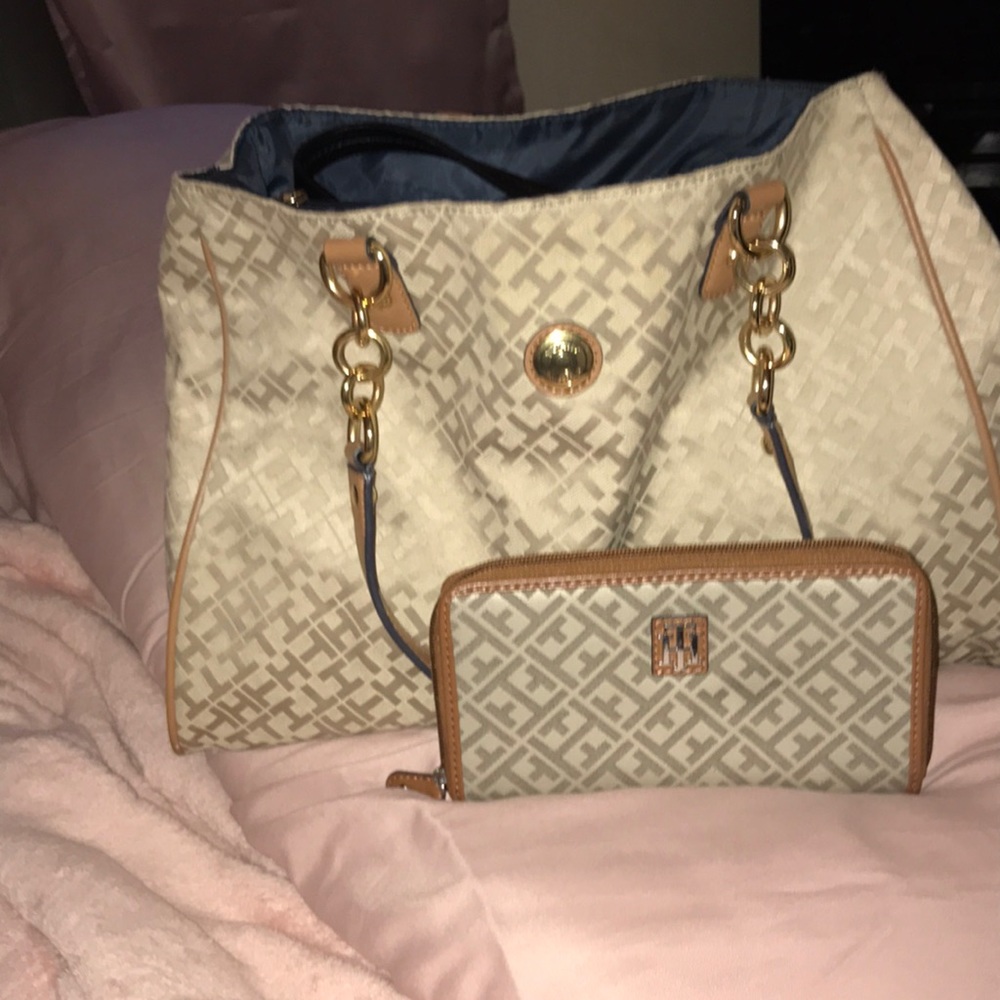 Tommy Hilfiger handbag/matching wallet